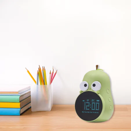 Oswietlenie-do-pokoju-dzieciecego - budzik dziecięcy led w kształcie zielonej gruszki prezent urodzinowy interblue 