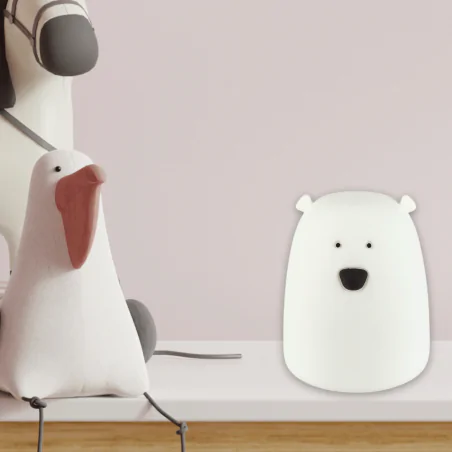 Oswietlenie-do-pokoju-dzieciecego - lampka nocna biały miś na baterie z regulacją światła prezent na roczek interblue 