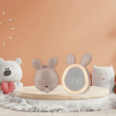 Oswietlenie-do-pokoju-dzieciecego - zegar z lampką nocną led zajączek z funkcją budzika prezent na urodziny interblue 