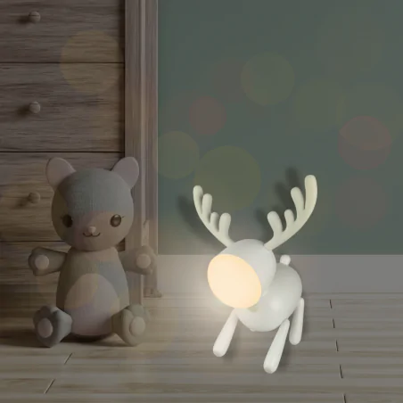 Oswietlenie-do-pokoju-dzieciecego - lampka nocna led z delikatnym światłem jelonek prezent dla niemowlaka interblue 