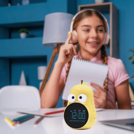 Oswietlenie-do-pokoju-dzieciecego - budzik dziecięcy z zegarem i wyświetlaczem żółta gruszka prezent interblue 