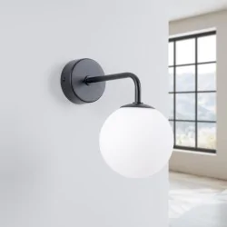 Kinkiety-do-salonu - kinkiet lampa ścienna biała kula z czarnym ramieniem astral 1sollux sl.1661 