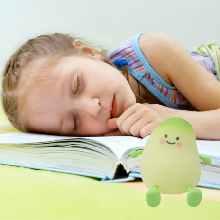 Oswietlenie-do-pokoju-dzieciecego - lampka nocna led dla dziecka ciepłe światło mango silikonowa interblue 