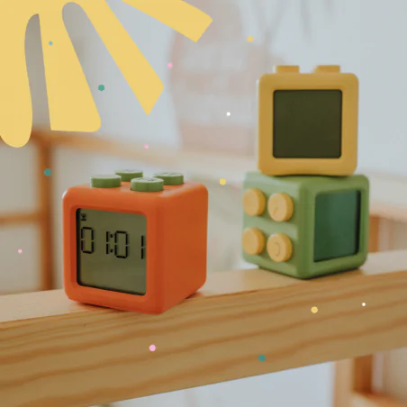 Oswietlenie-do-pokoju-dzieciecego - zegar dziecięcy kostka alarm budzik klocek lego z wyświetlaczem interblue 