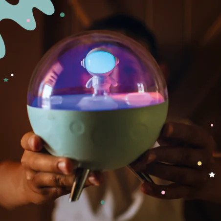 Oswietlenie-do-pokoju-dzieciecego - lampka dziecięca kosmos nocna led księżyc z astronautą kolorowe światło interblue 