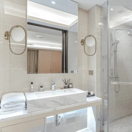 Kinkiety-do-salonu - kinkiet ścienny mleczna kula w złotej oprawie cordel 21-26224 candellux 