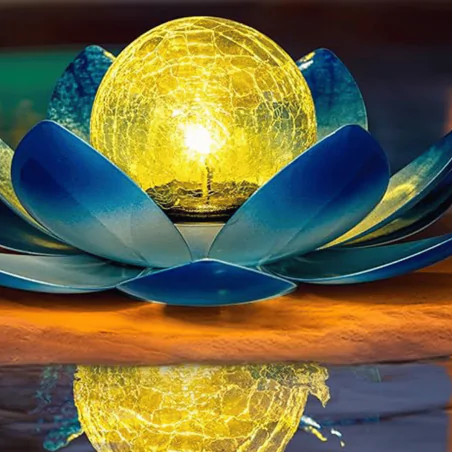 Ozdobne-oswietlenie-do-ogrodu - lampa solarna led kwiat lotosu niebieski z ciepłym światłem sunari foreverlight 