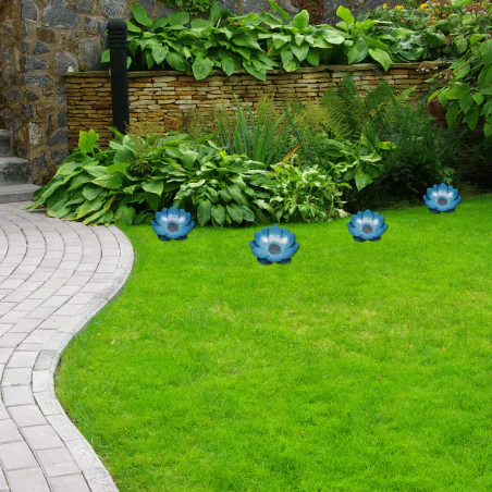 Ozdobne-oswietlenie-do-ogrodu - lampa solarna led kwiat lotosu niebieski z ciepłym światłem sunari foreverlight 