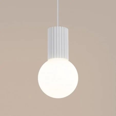 Lampy-sufitowe - lampa wisząca biała kula z karbowaną podstawą halo 1 biała sollux sl.1709 