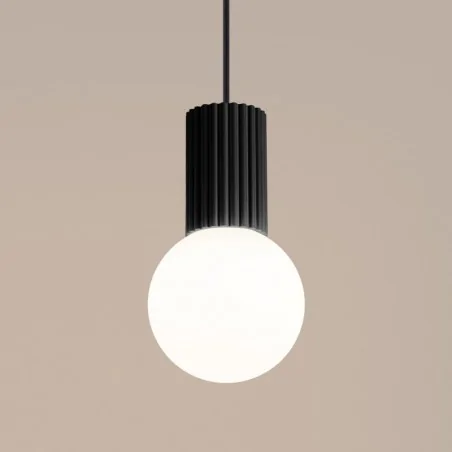 Lampy-sufitowe - lampa wisząca mleczna kula z czarną podstawą halo 1 czarna sollux sl.1714 