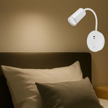 Kinkiety-do-salonu - biały kinkiet nad łóżko z wejściem usb do ładowania telefonu zula ideus 