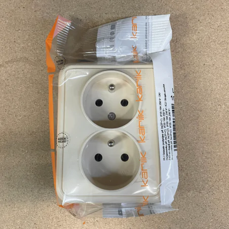 Gniazda-podwojne-podtynkowe - gniazdo podwójne z uziemieniem czeskie z ramką beżowe 1gpd-2z liza karlik 