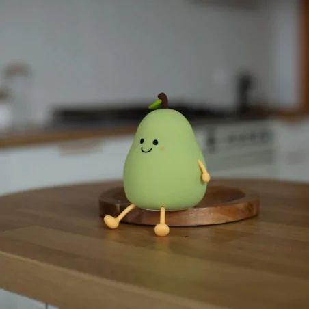 Oswietlenie-do-pokoju-dzieciecego - lampka nocna led dla dziecka miękka zielona gruszka interblue 