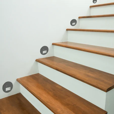 Oswietlenie-schodowe - oprawa schodowa led czarna okrągła z czujnikiem ruchu i zmienną barwą światła wektor 04863 ideus 