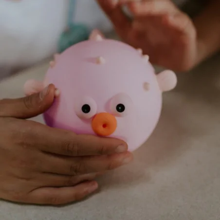 Oswietlenie-do-pokoju-dzieciecego - lampka dziecięca nocna rybka różowa lampa rozdymka led bezprzewodowa  interblue 