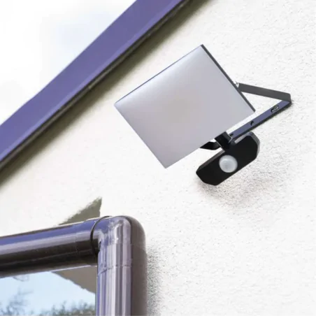 Naswietlacze-led-50w-i-wiecej - naświetlacz led o mocy 50w z czujnikiem ruchu neutralne światło 4000k tambo zs2942 emos 