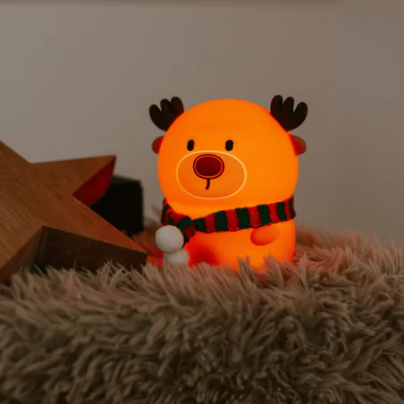 Oswietlenie-do-pokoju-dzieciecego - lampka nocna dziecięca miękka reniferek z szalikiem prezent na mikołaja mw61419 interblue 