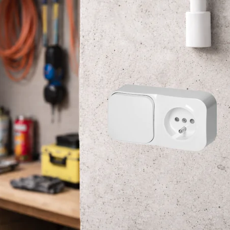 Wylaczniki-jednobiegunowe - or-oe-7207 białe gniazdo z wyłącznikiem pojedynczym poziome natynkowe ip20 todo orno 