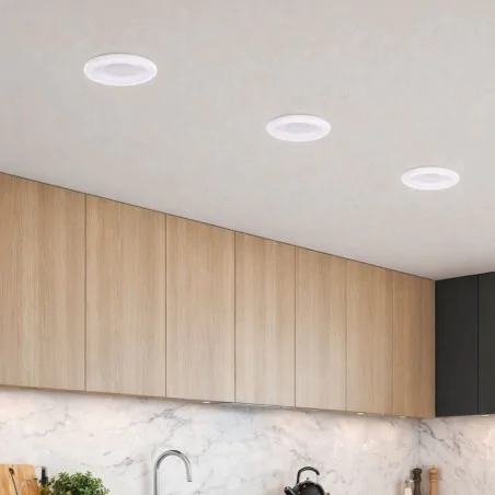 Oprawy-sufitowe-stale - oprawa sufitowa z ozdobnym brzegiem oczko wpuszczane w sufit białe ofra ideus 