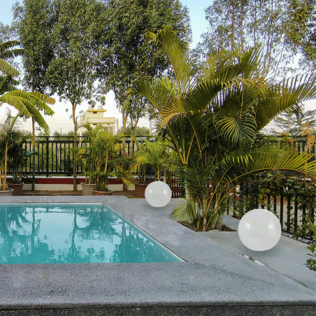 Lampy-kule-ogrodowe - lampa solarna kula do ogrodu o średnicy 40cm z neutralnym światłem 4000k polux/goldlux 