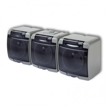 Gniazda-elektryczne - 10ghe-3dp gniazdo potrójne szare z klapką dymną i osłoną styków junior karlik 