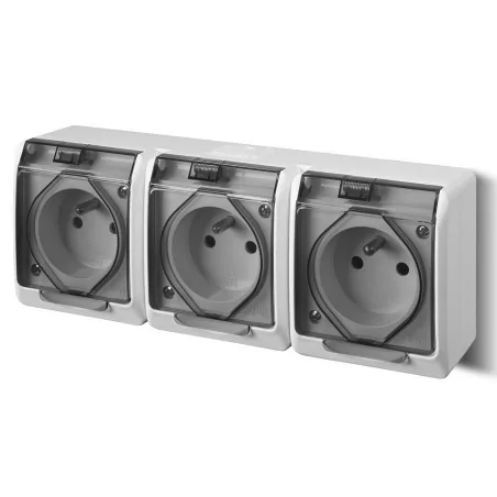 Gniazda-potrojne-natynkowe - 0323-01 hermes gniazdo potrójne natynkowe z przydymioną klapką ip44 elektro-plast 