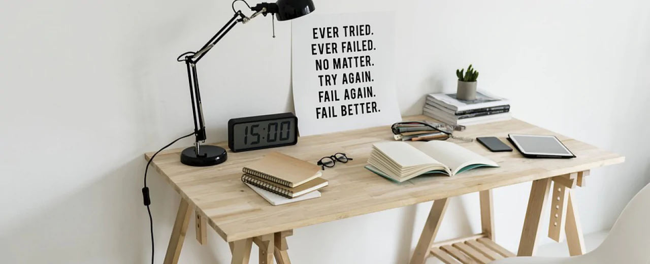 Nowoczesne lampki biurkowe dla każdego