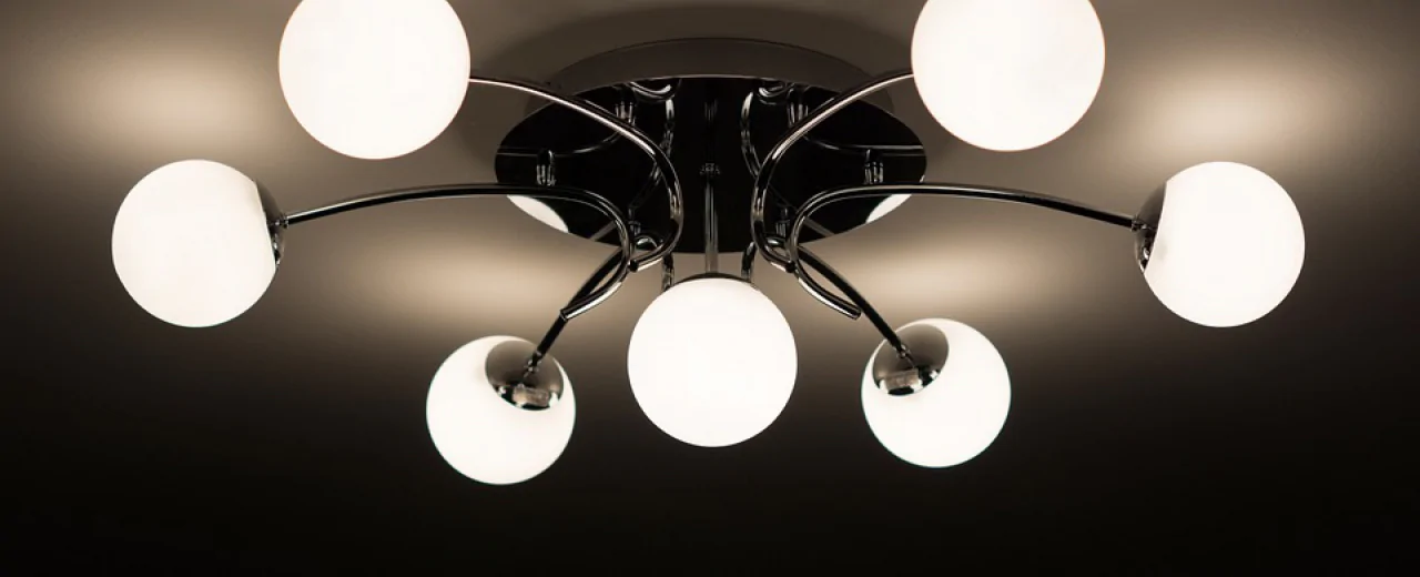 Nowoczesne oświetlenie sufitowe i podłogowe