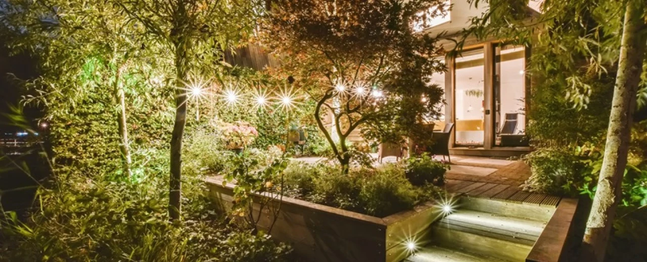 Mocowanie lamp ogrodowych: kluczowe aspekty dla perfekcyjnego oświetlenia ogrodu