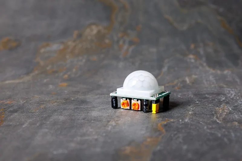 Jak ustawić czujnik ruchu w lampie LED — poradnik krok po kroku