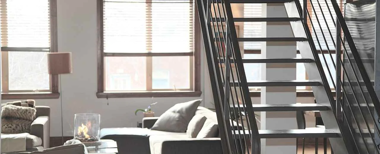 Dlaczego warto zainstalować oświetlenie schodowe?